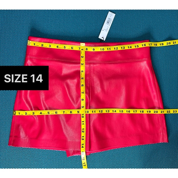 Alice + Olivia Donald Red Vegan Leather Wide Waistband Shorts - Picture 14 of 16